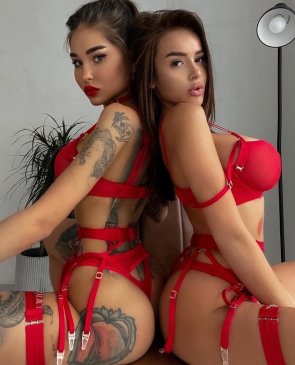 Арина и Катя, 21